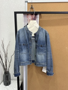 2026春欧货洋气亮烫钻牛仔外套女短款 单排扣大口袋百搭显瘦上衣