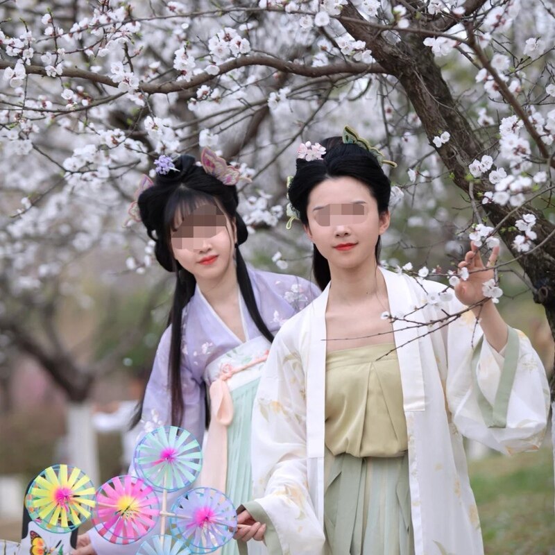 走秀摄影道具户外七彩大小风车幼儿园景区装饰儿童玩具地推风车