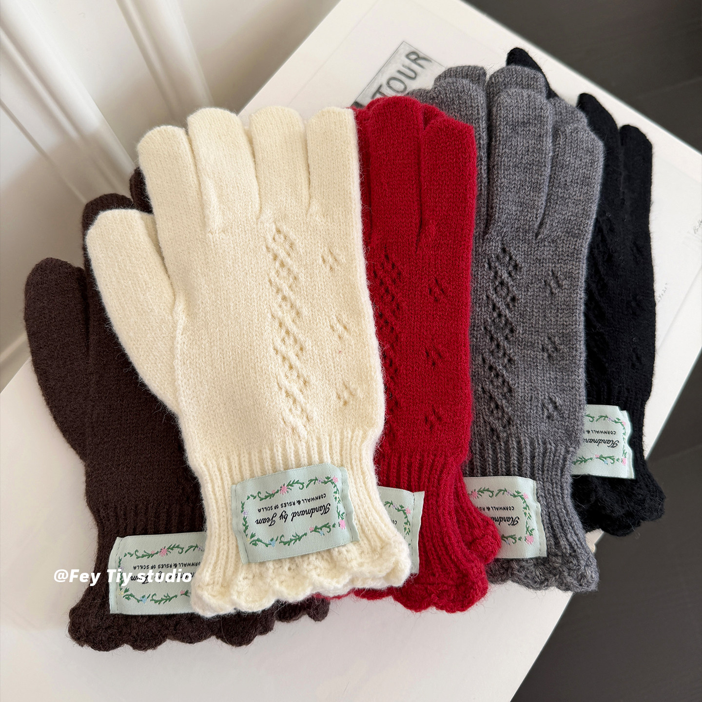 柔软亲肤花边针织手套保暖可触屏