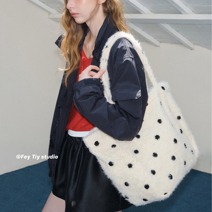 feytiy 波点毛绒托特包 时髦复古单肩包冬季加大容量百搭通勤包女