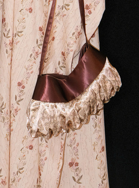 新中式复古棕缎面卷草纹褶皱拼接手提包旗袍晚宴约会小众手拿包