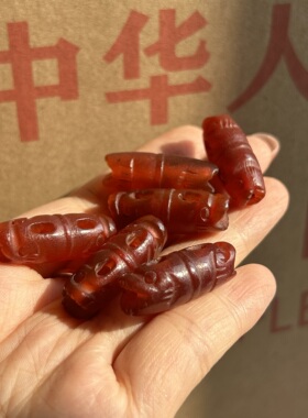 销售台湾双龙大孔几十年老库存创汇玛瑙配珠工艺好老料手工雕单价