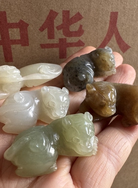 库存几十年天然和田玉新疆山料的立体手工圆雕貔貅挂件工好润度好