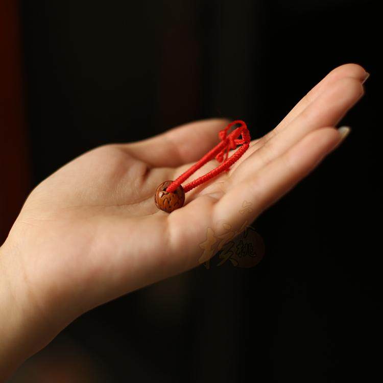 婴儿野生桃核手链金刚结红绳桃篮