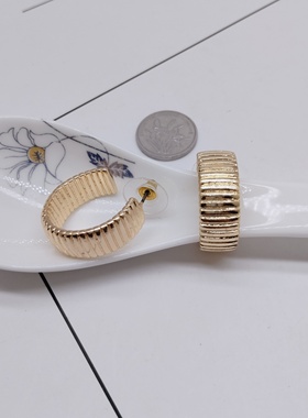 K135夸张质感时尚潮流气质名媛街拍几何中古宫廷创意金属耳环-女