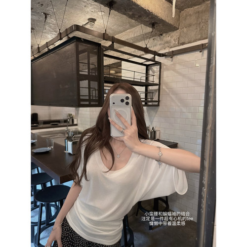 superniniyy 彼岸&小蛮腰蝙蝠袖设计V领松弛感宽松显瘦T恤衫上衣
