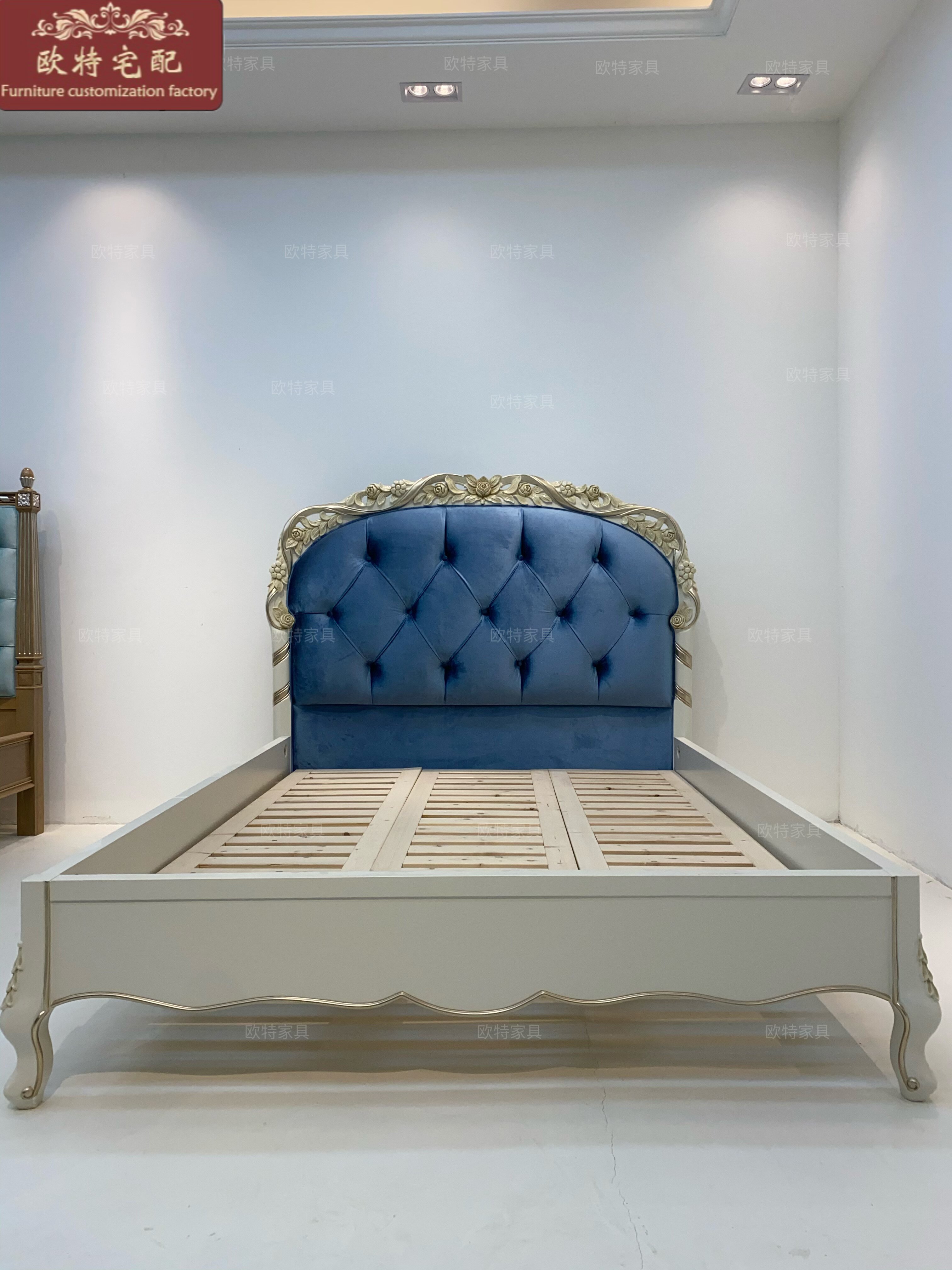 欧式象牙白孔雀蓝,复古实木雕花做旧宫主卧室大床