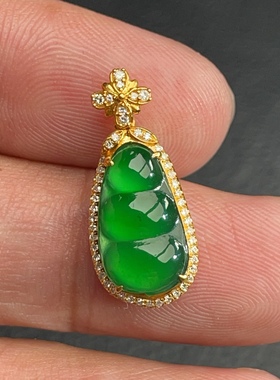 18K金天然翡翠A货-2880福豆子满绿吊坠K黄镶嵌钻石珠宝玉石挂件