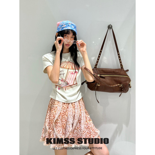 小野家Kimss-松弛入秋圆领卡通抽褶短款小女人显瘦短袖T恤16T614