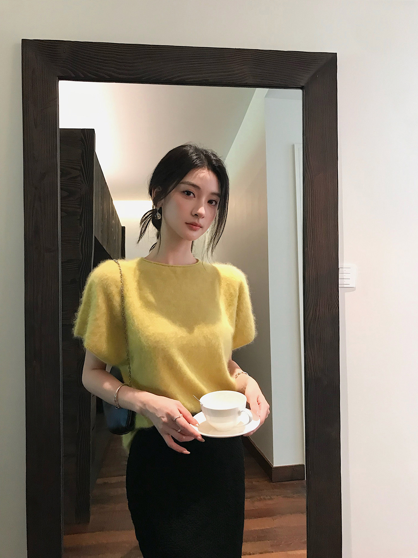 ADA MISS圆领短袖拉绒柔软亲肤廓形羊绒羊毛无缝针织毛衣女秋新款
