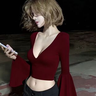 性感风深V领喇叭袖T恤女2026新款轻熟风气质御姐修身显瘦绝美上衣