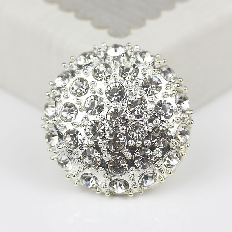 银色镶钻高档水钻扣子羊绒大衣