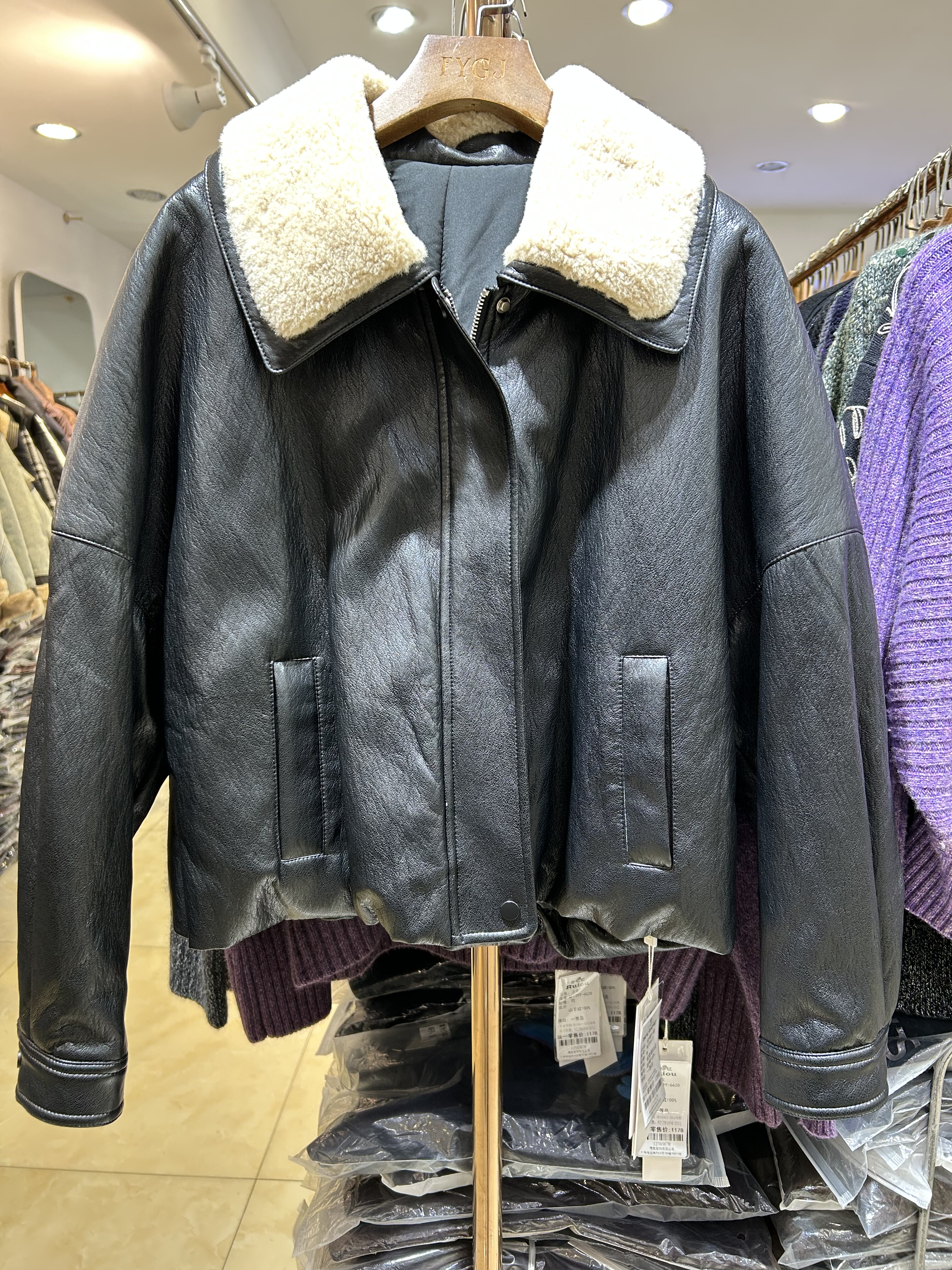 2025新款韩版洋气加厚短款羽绒服女小个子纽扣宽松立领白鸭绒外套