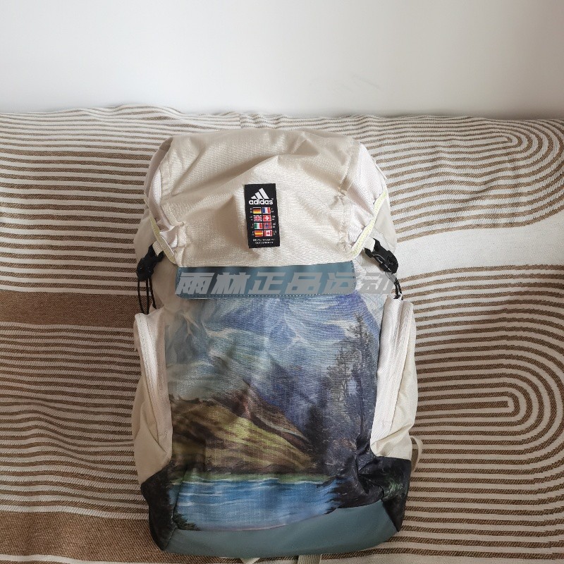 阿迪达斯大容量休闲双肩包