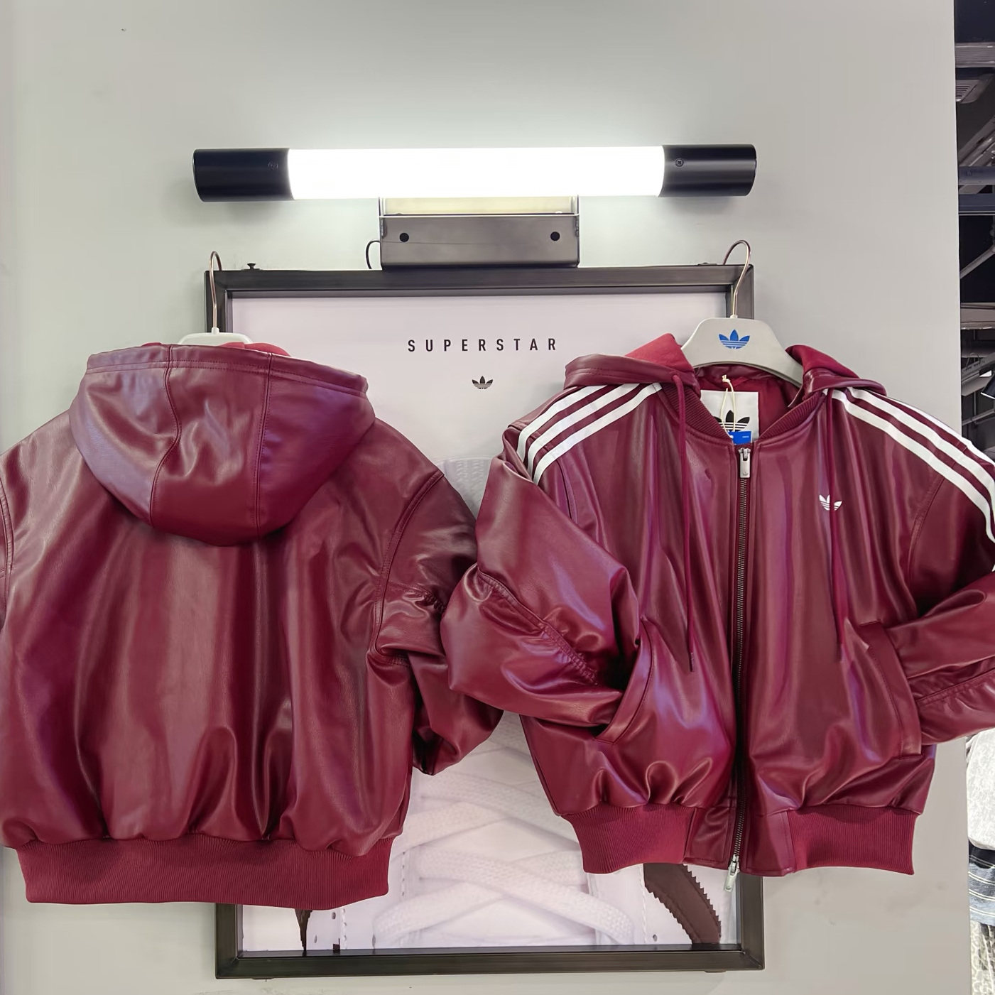 正品adidas阿迪达斯女子复古休闲皮质连帽夹克外套KU6858