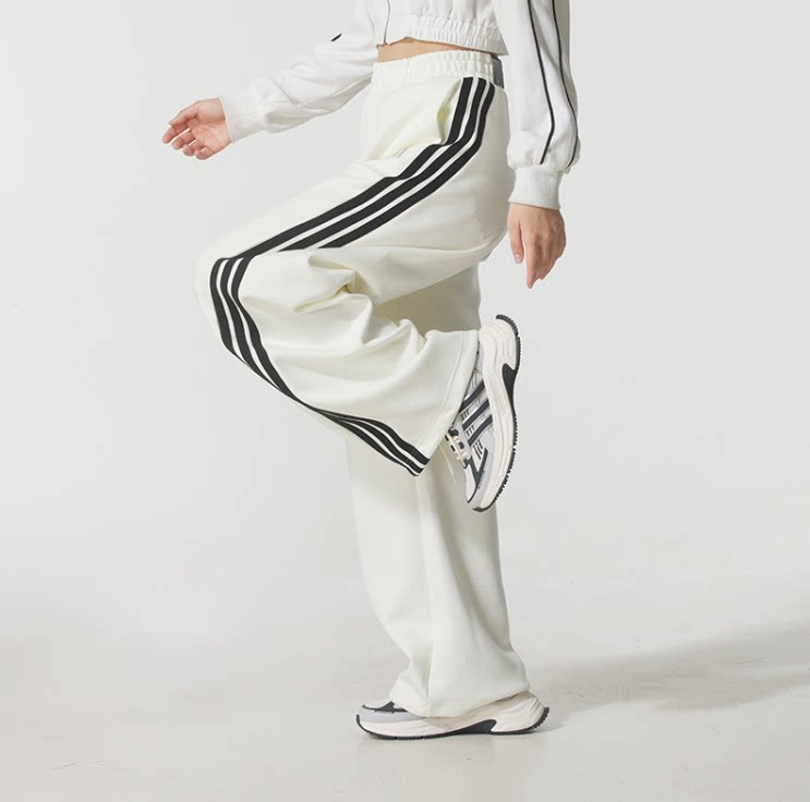 ADIDAS阿迪达斯运动裤三条纹白色直筒弯刀裤休闲裤子香蕉裤KC5456