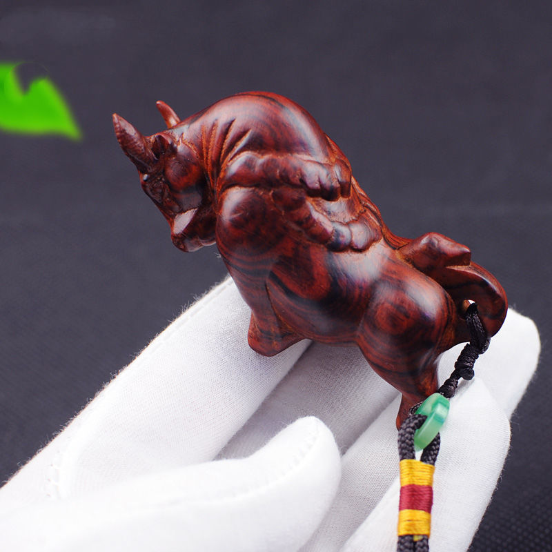 小叶紫檀红木雕牛气冲天风水摆件文玩把玩件生肖牛挂件雕刻手把件