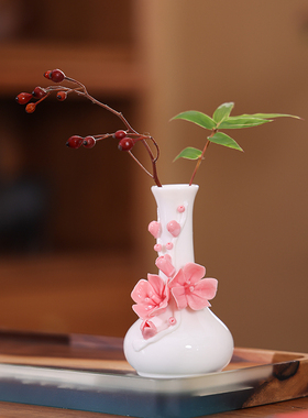陶瓷手工捏花长颈梅花瓶