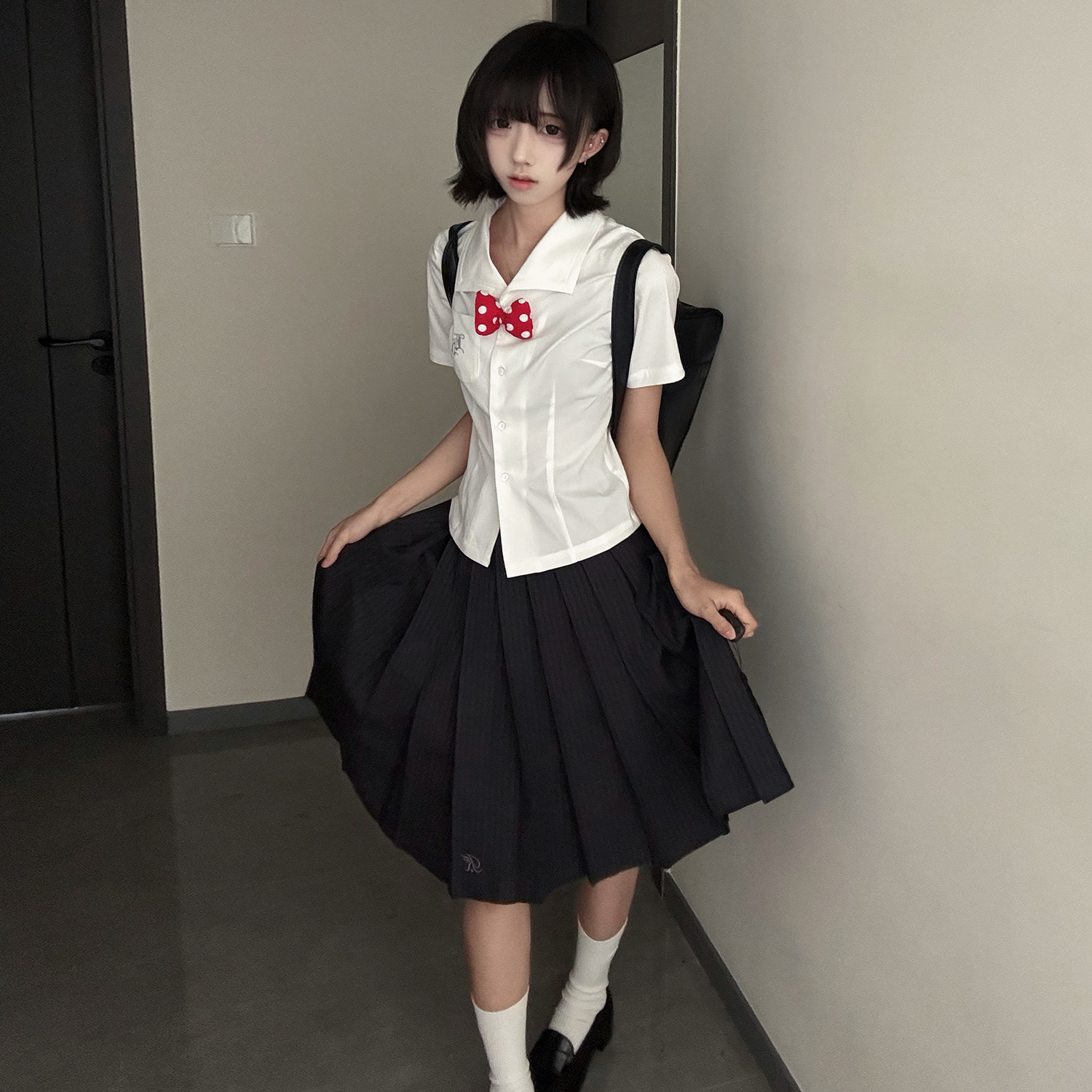 花千猪新品 爱知川衬衫 日系竹纤维校供感收腰短袖jk制服刺款上衣