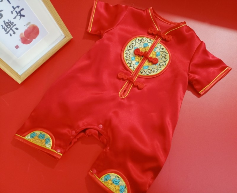 婴儿百日宴薄款满月服真丝连体衣