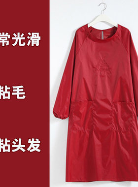 大红色长袖围裙反穿女撸猫卖早餐