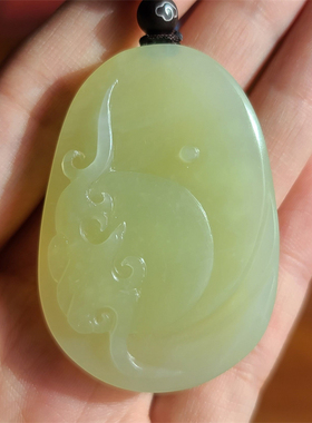 小石头和田黄玉挂件