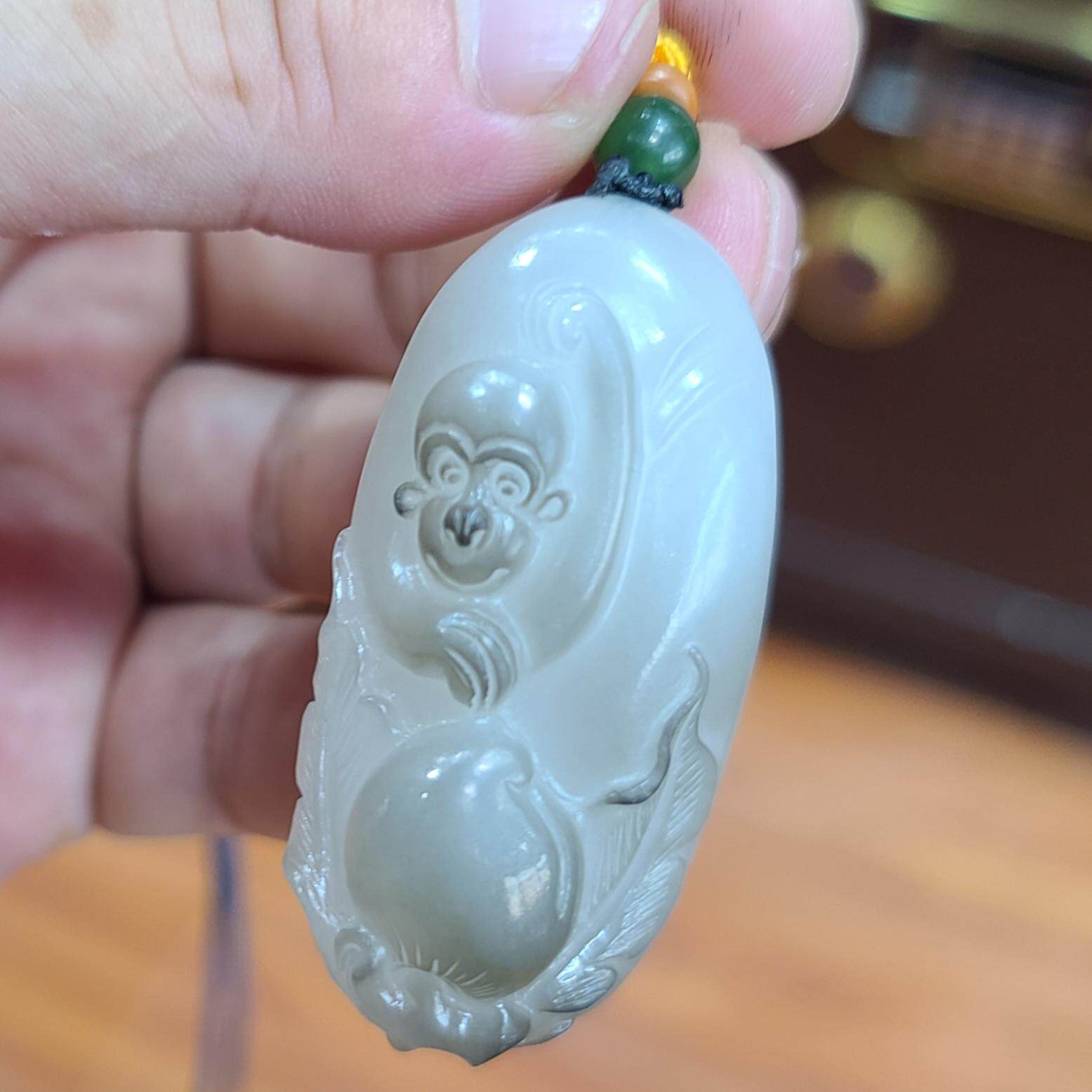 新疆和田白玉山料猴子挂件吊坠     xx04085