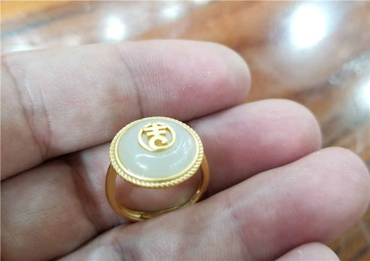 古法黄金工艺平安扣--镶嵌羊脂玉