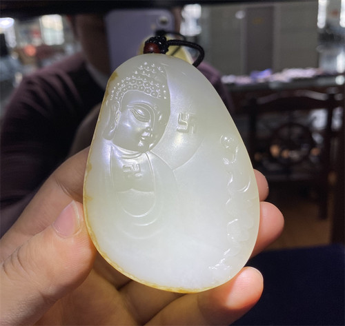 和田白玉籽料释迦摩尼挂件