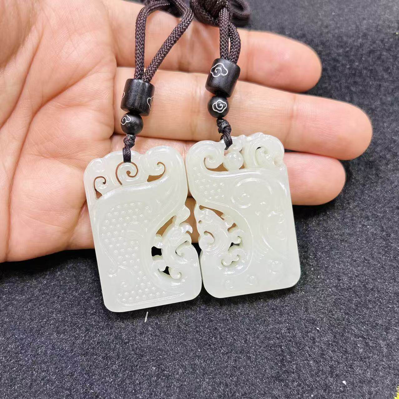 新疆和田白玉山料龙凤牌挂件     XX17057/ 17231