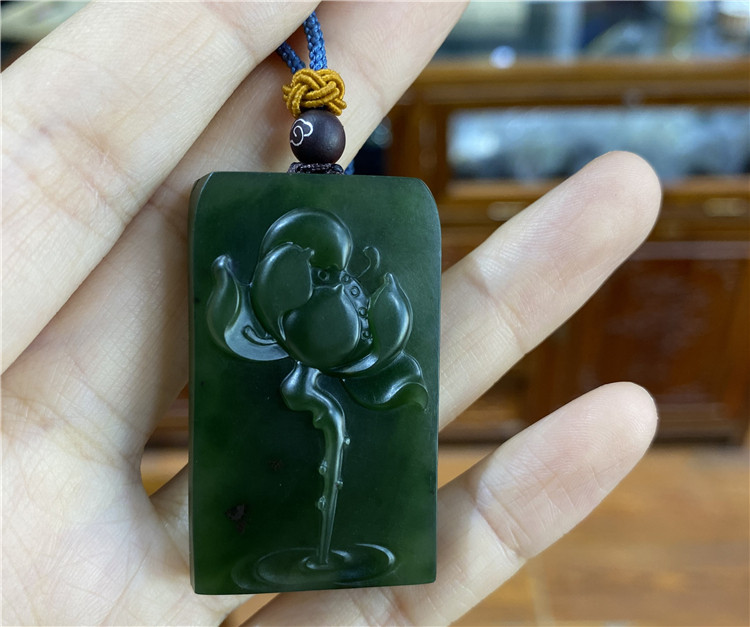 新疆和田碧玉籽料荷花挂件 亭亭玉立 吊坠 花  玉石 佛 xx02043