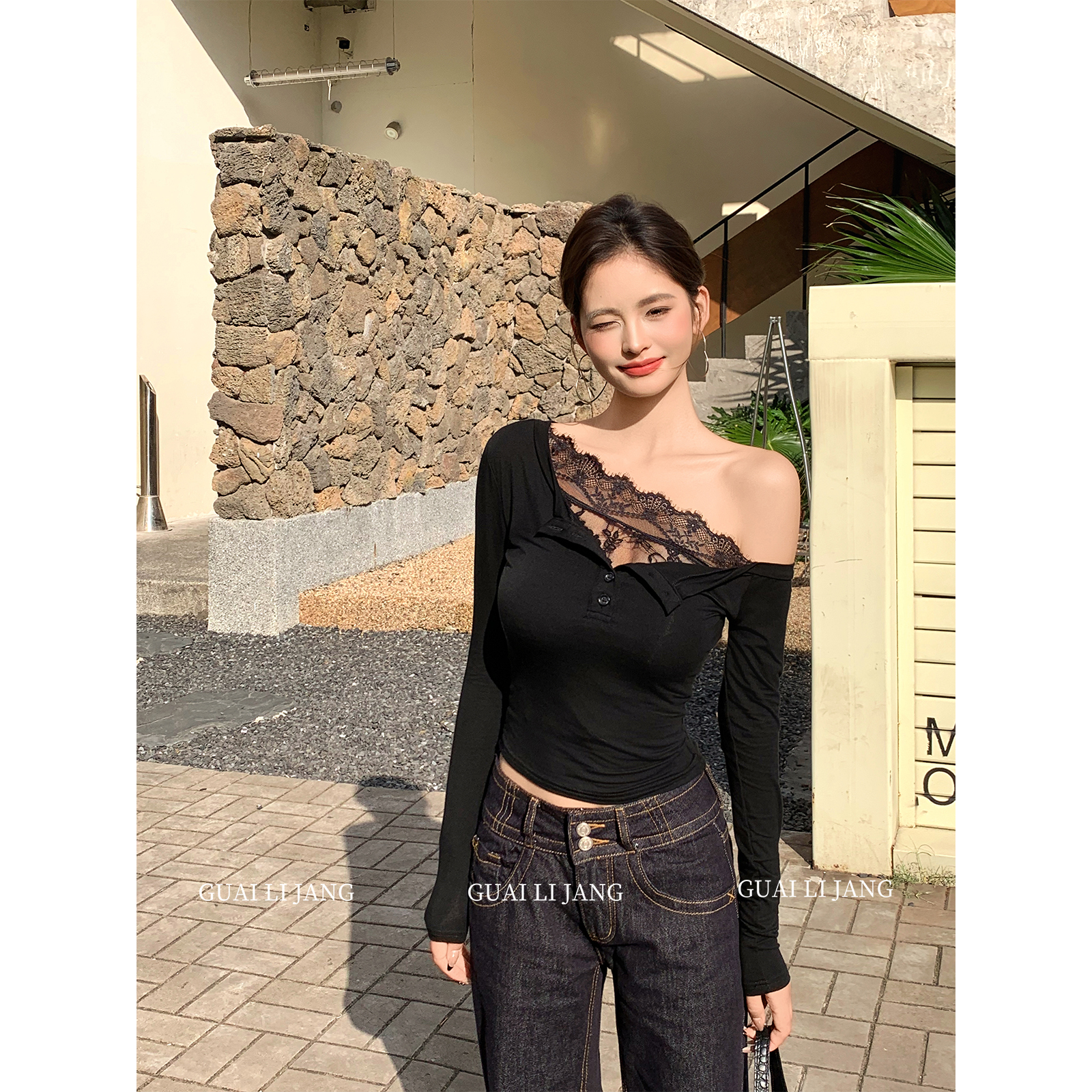 怪力酱 斜肩蕾丝花边长袖打底衫女秋季紧身收腰性感露肩辣妹上衣