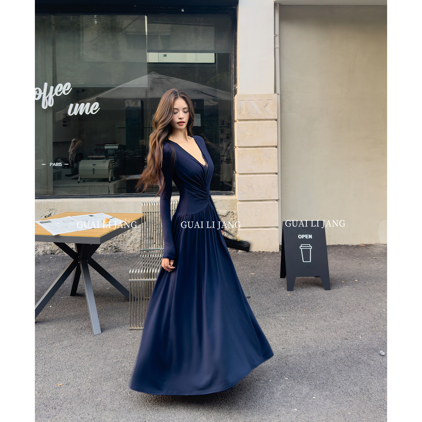 怪力酱 法式V领蕾丝性感长袖连衣裙女秋季高级感气质收腰包臀长裙