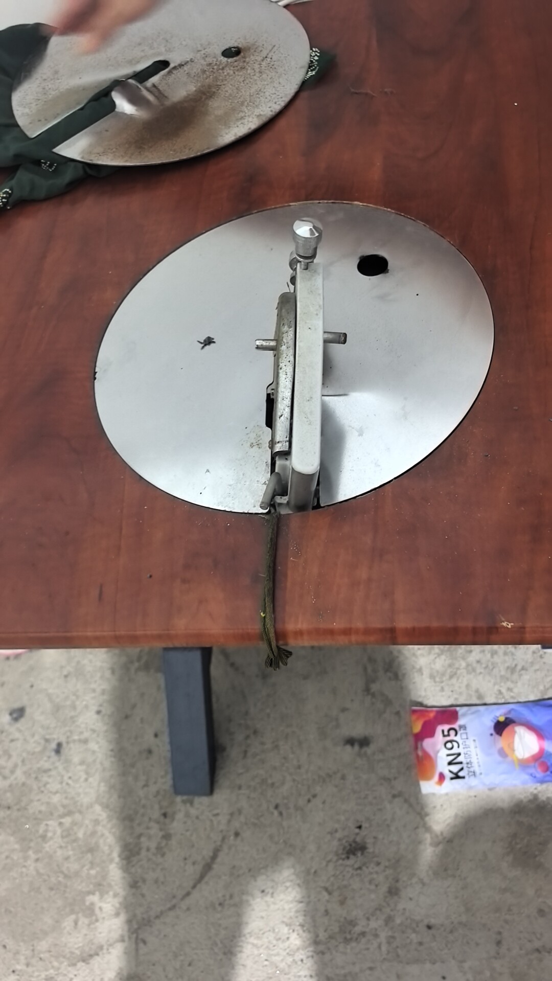 工厂直销-绣花厂需要的拉割边的机器 割花边机器 裁边机皮带物流
