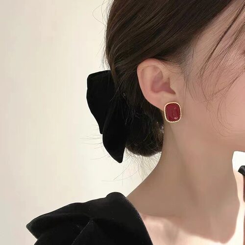 法式复古耳钉女感安可拉酒红色港风赫本ins风耳环2025新款耳