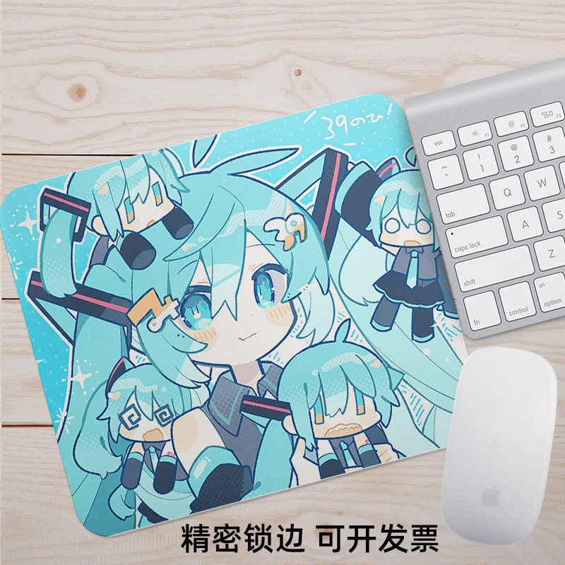 初音未来周边鼠标垫高颜值超小号加厚方形锁边防滑办公手腕胶垫