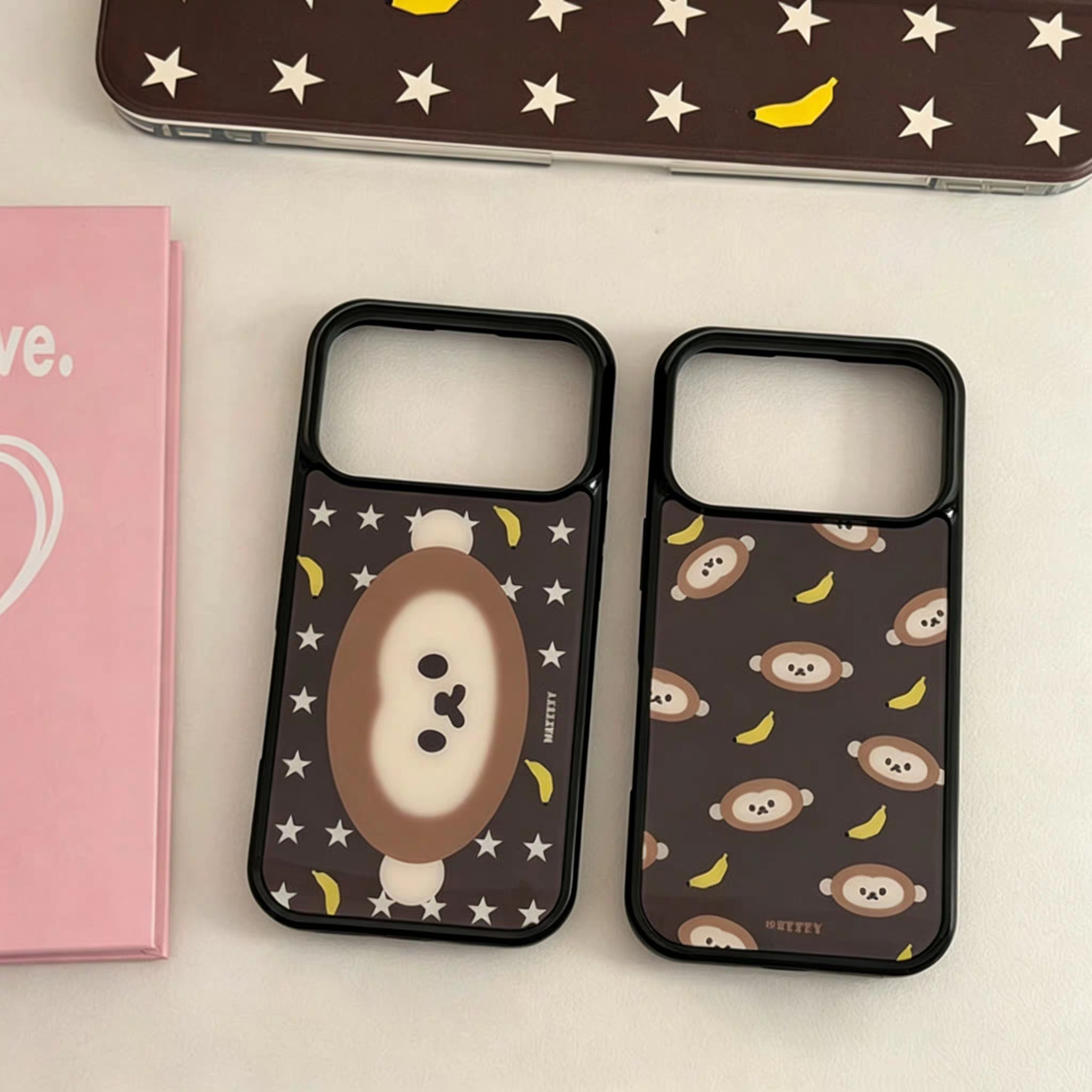 ins焦糖色呆萌可爱猴子香蕉黑边壳适用苹果iPhone17promax手机壳16pro小米15Pro保护套华为mate60P70荣耀oppo