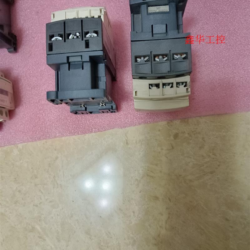 议价线圈24V,LC1D18…C,有4个,线圈220V,有