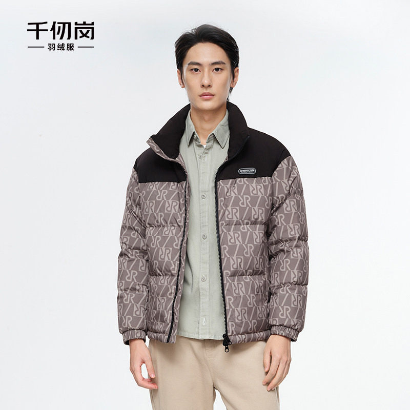 千仞岗冬季男士短款羽绒服立领字母印花撞色拼接冬装外套