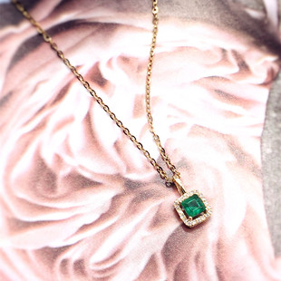 闺蜜屋-哥伦比亚祖母绿小方糖项链吊坠密镶南非钻18K黄金典雅包邮