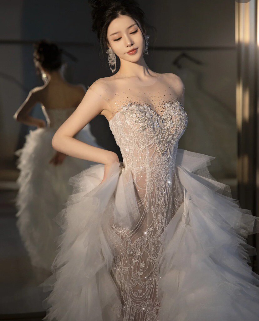 多莉丝礼服租赁 白色高端设计感抹胸大拖尾生日年会宴会新娘婚纱