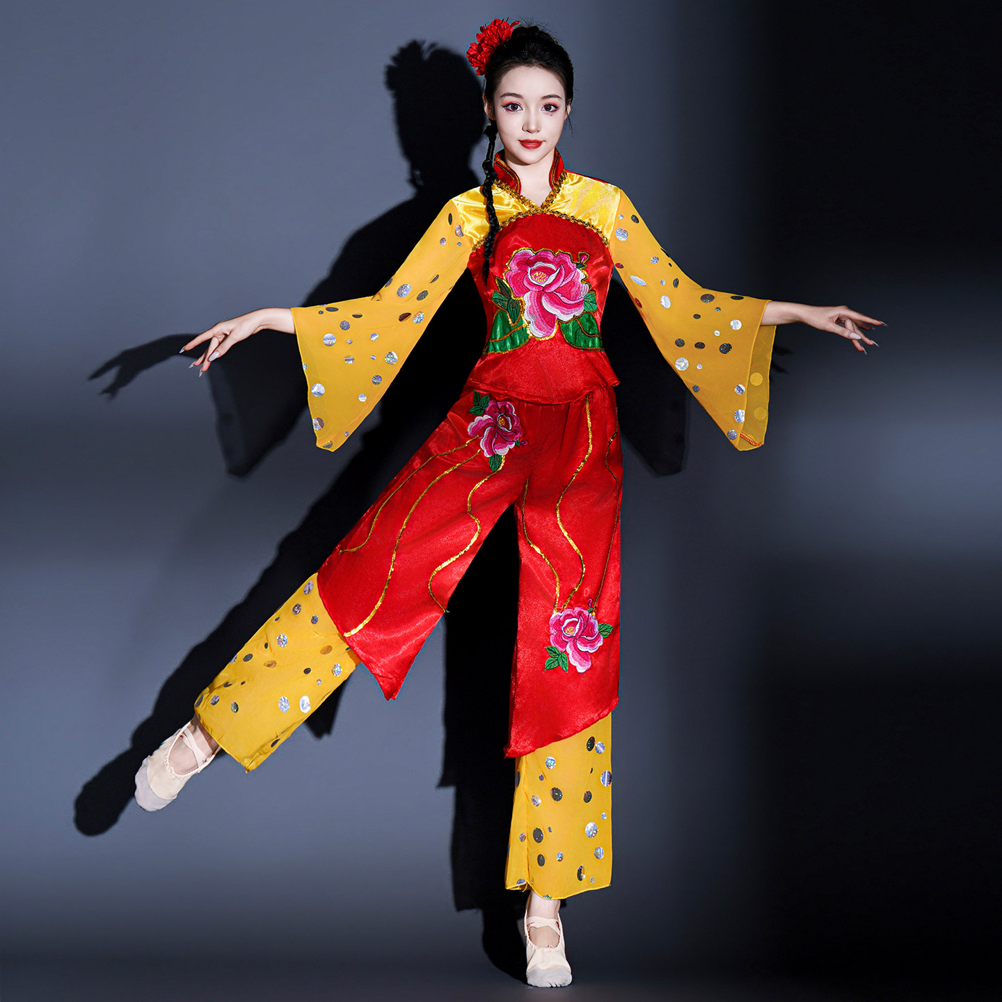 秧歌服演出服装2026新款夏季广场舞腰鼓民间表演服扇子舞蹈中国风