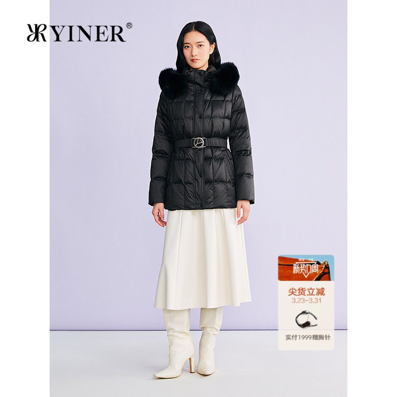 YINER音儿专选2026春季新款一手长柔光缎面狐狸毛领连帽羽绒