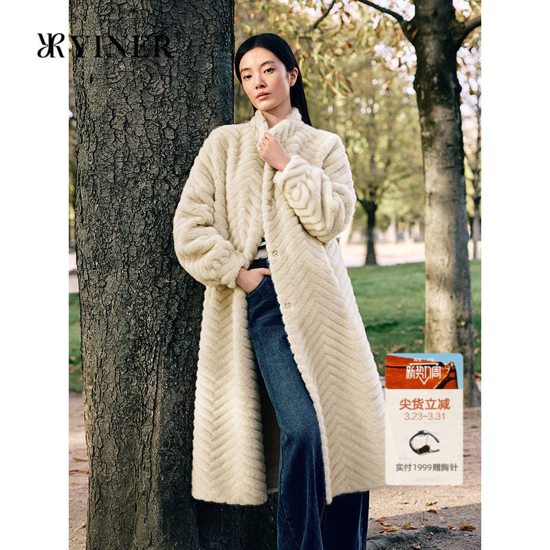 YINER音儿专选2025冬季新款法式摩登人字纹灯笼袖环保皮草外