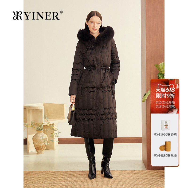 YINER音儿女装冬季法式柔光缎面狐狸毛领边连帽H型长款羽绒服