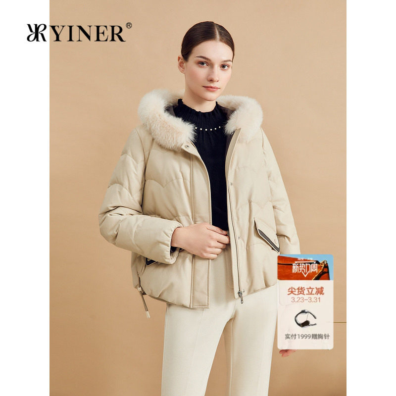 YINER音儿专选女装冬季短款90鸭绒保暖狐狸毛领连帽真皮羽绒服
