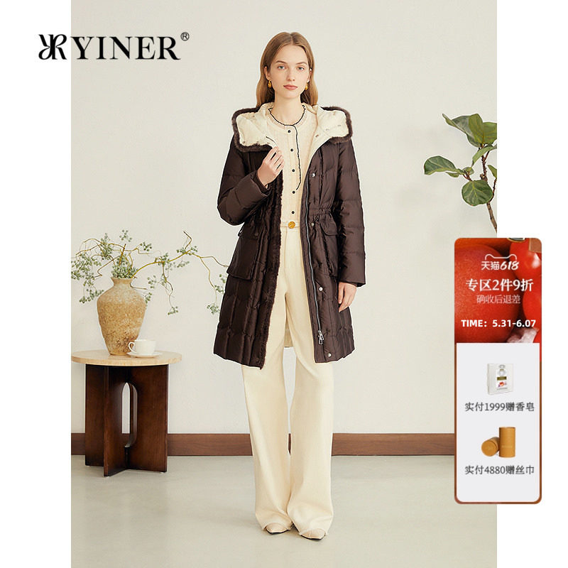 YINER音儿专选女装冬季法式哑光缎面水貂毛边装饰连帽羽绒服