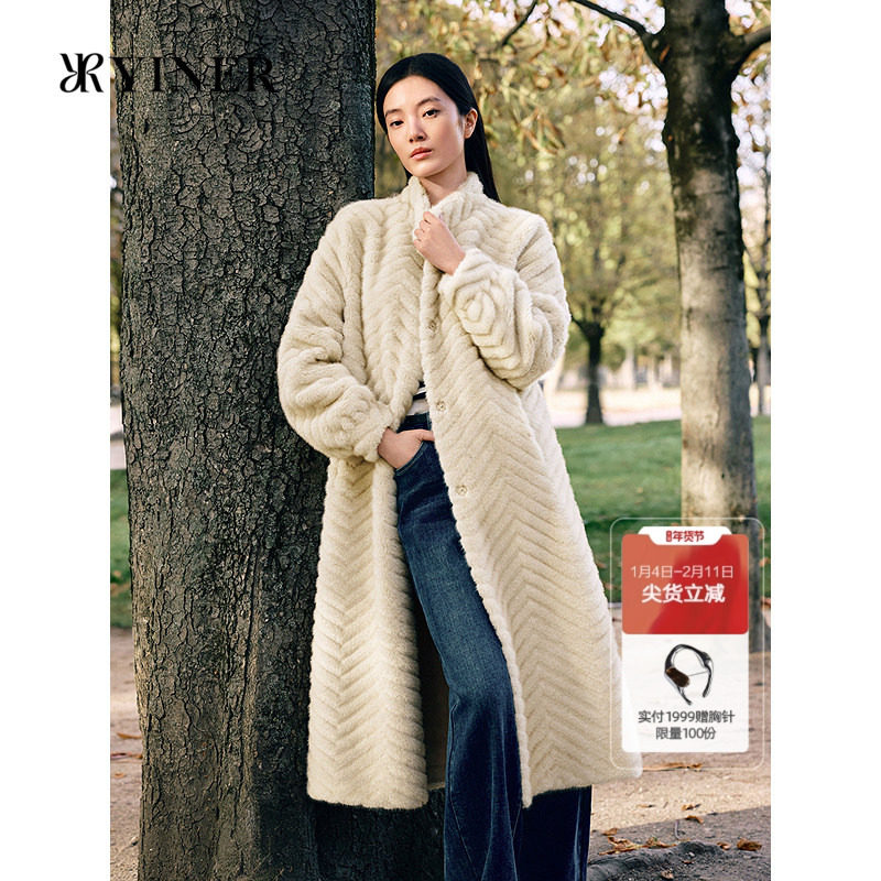 YINER音儿专选2025冬季新款法式摩登人字纹灯笼袖环保皮草外