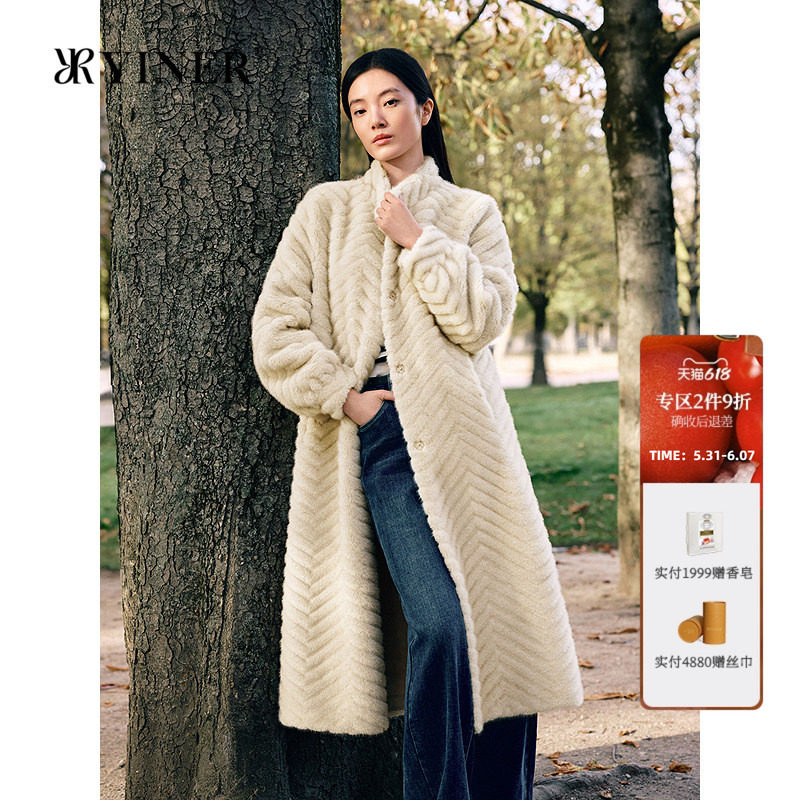 YINER音儿专选女装冬季法式摩登人字纹灯笼袖环保皮草外套