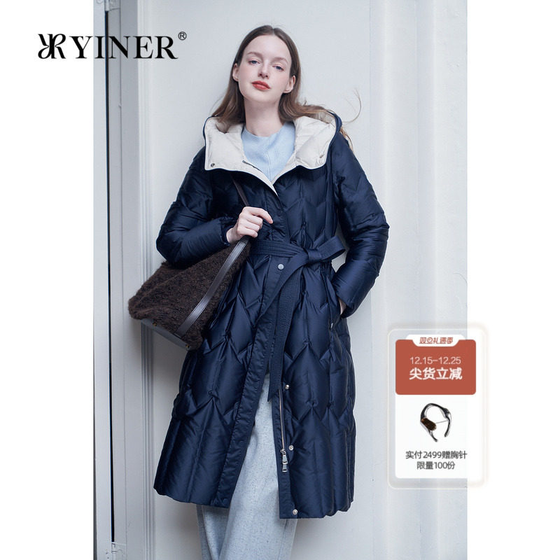 YINER音儿专选冬季高蓬松保暖珠光缎面长款连帽羽绒服